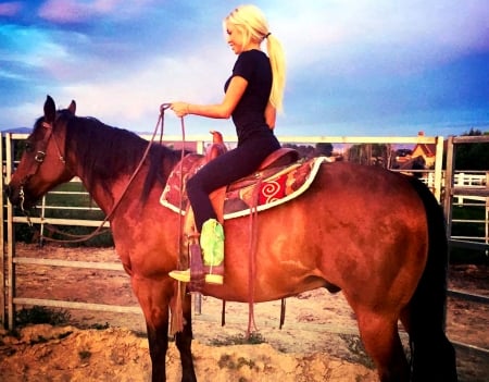 Cowgirl Guocco... - women, girls, fun, models, female, cowgirl, western, horses, saddle, style, fashion, fences, boots, outdoors, blondes, kaley cuoco, ranch