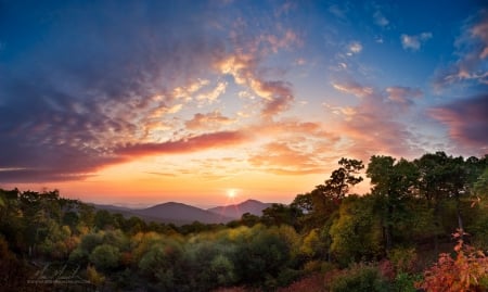 Sunrise Skyline Drive, Shenandoah National Park Virginia - sky, mountains, landscape, clouds, sun