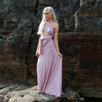 Emilia Clarke ( Daenerys Targaryen )