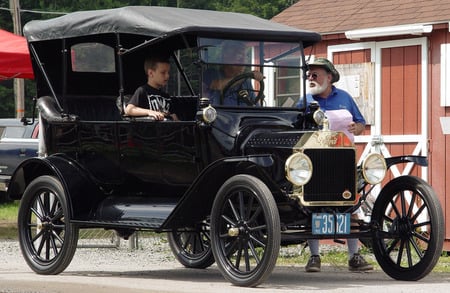 1915 Ford Model T - cars, ford, antique