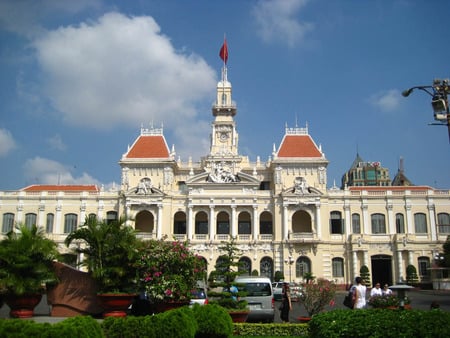 People's committee Ho Chi Minh city - sky, tree, car, committee