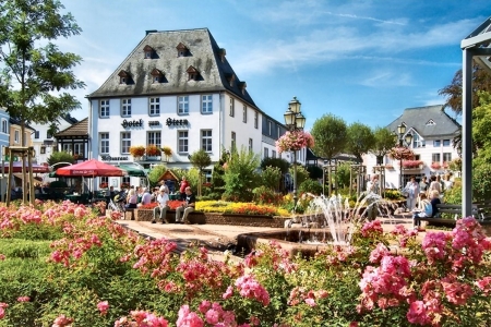 Hotel Stern F1 - wide screen, photography, hotel, cityscape, beautiful, scenery, architecture, flowers, photo, garden