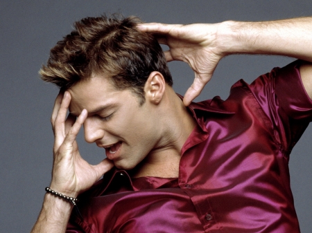 Ricky Martin - ricky martin, hand, man, pink, actor, singer