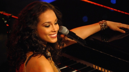 ALICIA KEYS - FASHION, SONGWRITER, SINGER, PRODUCER