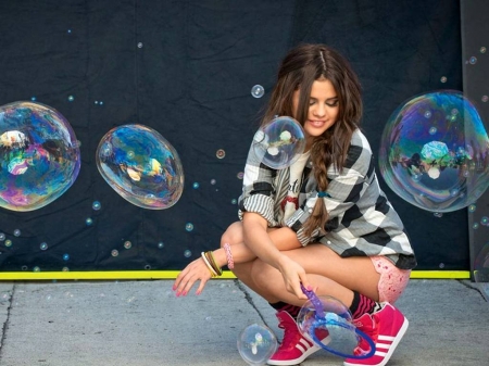 Selena Gomez - wallpaper, model, beautiful, actress, bubbles, selena gomez, selena, singer, gomez, 2016