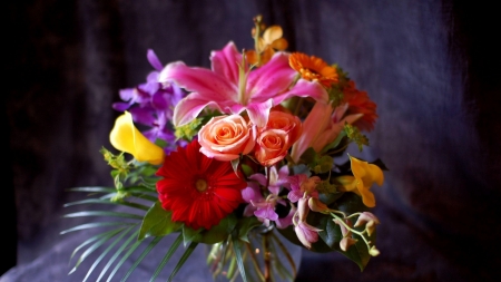 FLOWERS - vase, leaves, petals, colors