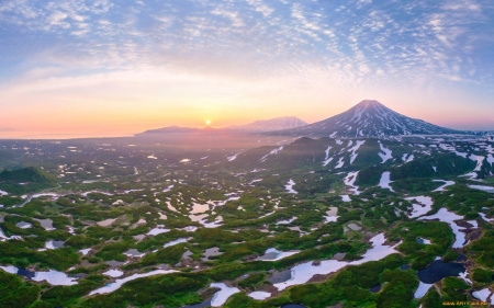 Kambalnaya Sopka, Kamchatka - Mountain, field, sun, sky