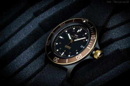 Glycine Combat Sub Golden Eye - glycine, combat, timepiece, sub, watch, golden eye, tech