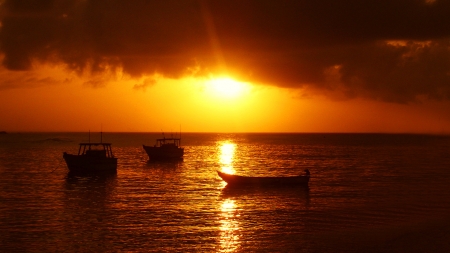 Sunset on the Water - boats, Firefox Persona theme, sunset, sea, sunrise, sky