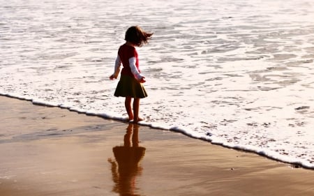 little girl - people, hair, belle, sightly, white, face, childhood, fair, little, bonny, adorable, wallpaper, child, beautiful, pink, sweet, sea, feet, nice, beauty, beach, photography, standing, pretty, baby, cute, kid, dainty, girl, lovely, pure, comely, play, desktopnexus, blonde