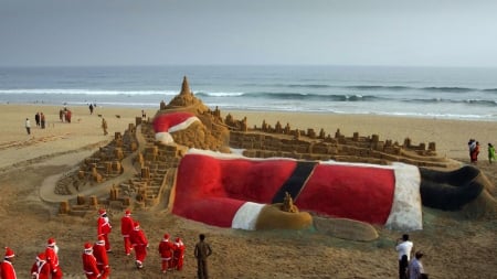 Christmas on the beach - summer, red, funny, beach, craciun, christmas, sand, people, santa