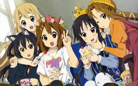 K-ON! - girls, ritsu tainaka, female, azusa takano, cake, tsumugi kotobuki, k-on, anime, mio akiyama, yui hirasawa, cute