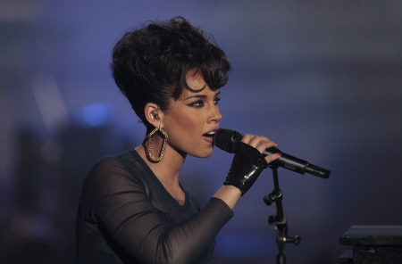 ALICIA KEYS - FASHION, SONGWRITER, SINGER, PRODUCER