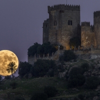 Supermoon rises behind Almodovar Castle, 13 November, 2016