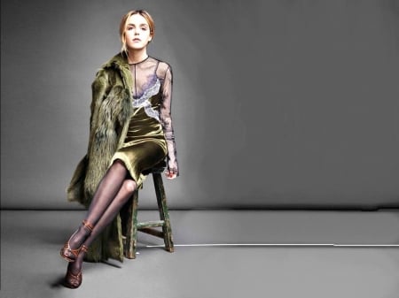 Kiernan Shipka - wallpaper, heels, model, beautiful, actress, kiernan shipka, legs, kiernan, stockings, fur, shipka, 2016