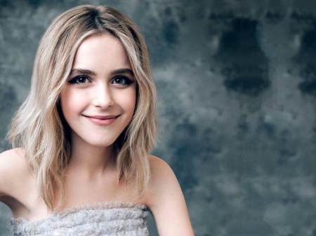 Kiernan Shipka - kiernan, actress, 2016, wallpaper, model, shipka, beautiful, portrait, smile, kiernan shipka