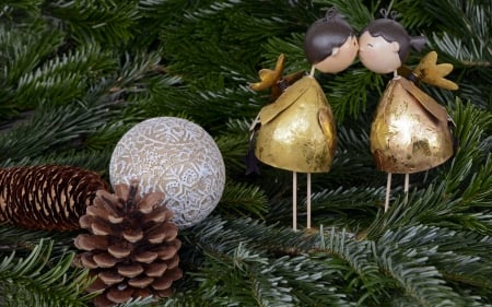 Christmas decoration - ball, deco, angel, tree, christmas, craciun, green, kiss, pine cone, couple