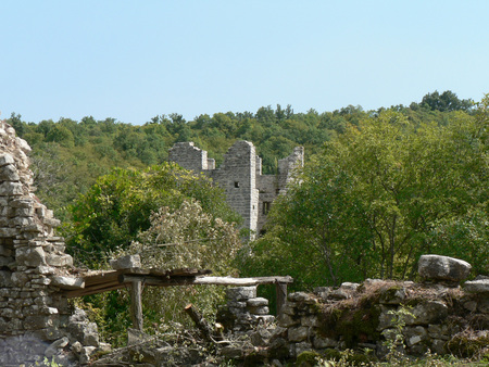 old castle - xp, house, europe, druffix, windows, vista, village, windows vista, old, castle, ruins