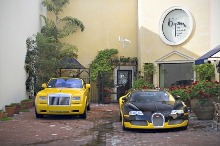 Rolls-Royce Phantom & Bugatti Veyron - veyron, bugatti, rolls royce, cars, phantom