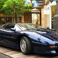 Jaguar Xj 220