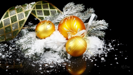 Christmas Shine - sparkle, christmas, fir, decorations, snow, ribbon, gold balls, feliz navidad, firefox persona theme