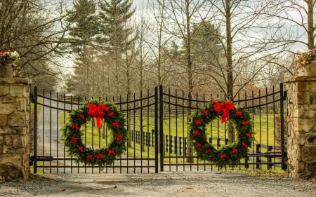 Christmas Gate - gate, advent, wreath, road, christmas