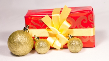 Golden Baubles And Present