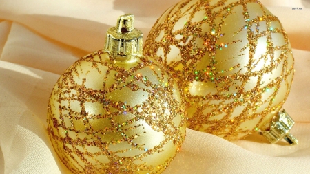 Golden Shiny Baubles