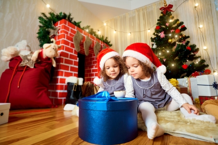 The blue gift - craciun, hat, couple, girl, gift, copil, christmas, santa, children, red, blue