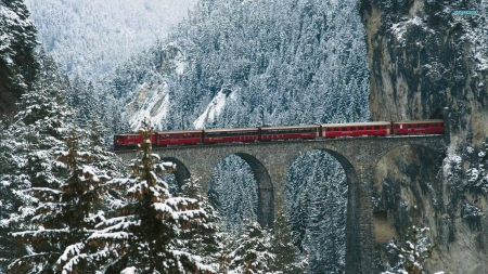 Train in Mountains - Train, Mountains, winter, chuchu