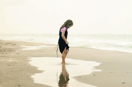 little girl - princess, people, hair, belle, sightly, white, face, childhood, fair, little, bonny, adorable, wallpaper, child, beautiful, pink, sweet, feet, sea, nice, beauty, sky, beach, photography, pretty, baby, cute, kid, dainty, girl, lovely, pure, comely, play, desktopnexus, blonde