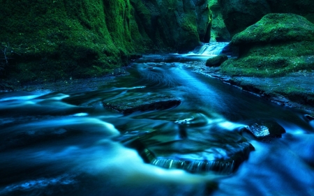 The Devil's Pulpit - forest, the devils pulpit, cool, river, fun, nature