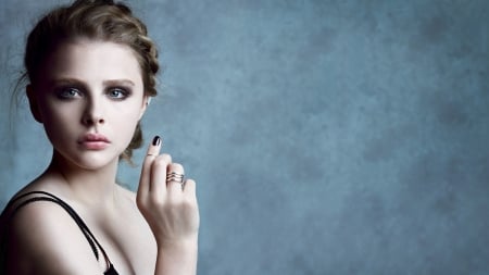 Chloe Moretz - hand, blue, girl, ring, face, Chloe Moretz, jewel, actress