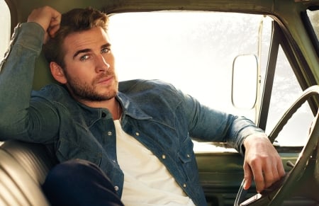 Liam Hemsworth - actor, man, car, Liam Hemsworth