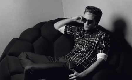 Robert Pattinson - white, robert pattinson, man, actor, bw, sunglasses, black