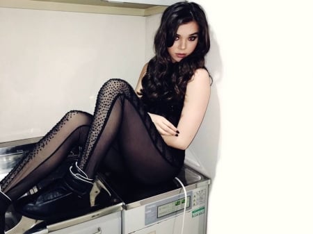 Hailee Steinfeld - Hailee Steinfeld, Hailee, beautiful, singer, 2017, actress, shoes, tights, Steinfeld, model, wallpaper