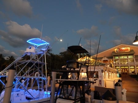 World Wide Sportsman - Florida Keys, Boats, Night, Fishing