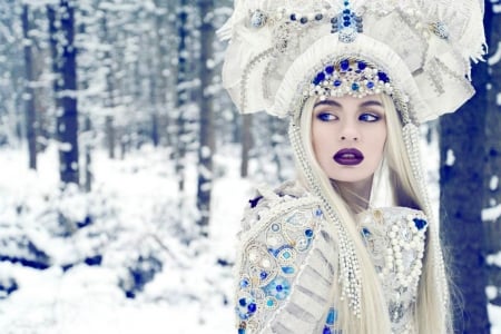 Winter Beauty - woman, jewelry, girl, serene, photography, fantasy, white, art, queen, pretty, blue, snow, beautiful, digital