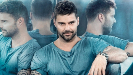 Ricky Martin - mirror, ricky martin, singer, artist, blue, man