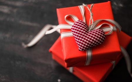 Gifts â™¥ - figurine, box, heart, holiday, gifts