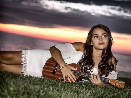 Isabela Moner - Isabela Moner, beautiful, singer, Moner, 2017, actress, guitar, Isabela, model, wallpaper