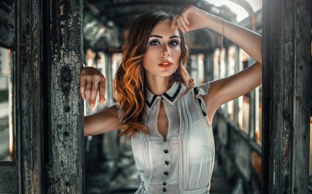 Beauty ♥ - elegant, sensual, wood, fashion, girl, eyes, beauty, redheads, lips, car, view, model