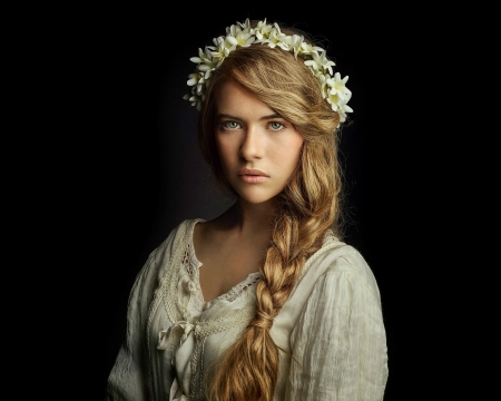 Muhtesem Yuzyil: Kosem (2015â€“ ) - flower, black, actress, blonde, girl, wreath, white, tv series, sultan, woman, kosem