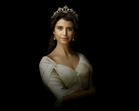 Muhtesem Yuzyil: Kosem (2015– ) - tiara, sultan, tv series, girl, kosem, actress, black, white, woman, Beren Saat