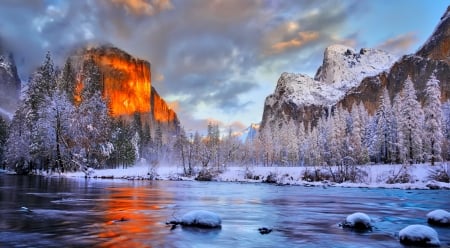 Yosemite in winter - national park, winter, scenery, snow, landscape, forest, reflection, wintyer, mountain, sunset, peak, Yosemite, serenity, frost, lake