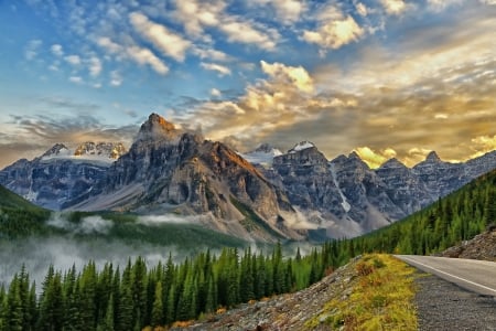 Valley of the Ten Peaks, Banff NP, Canada