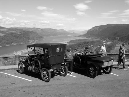 Model T's at Crown Point Oregon - gorge, cars, oregon, black and white, columbia river gorge, old cars, crown point, model t, fords