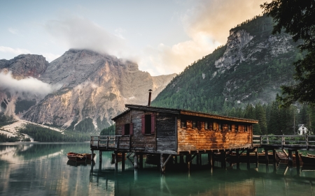 Lake Side Cabin