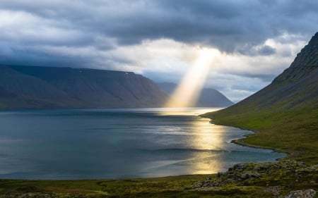 Sunbeams - bay, mountains, clouds, sunbeams