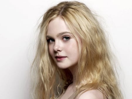 Elle Fanning - face, portrait, wallpaper, model, beautiful, actress, elle fanning, 2017, elle, closeup, fanning